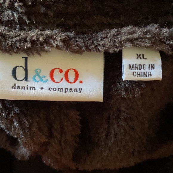 D & Co Furry Vest, Size XL - Picture 4 of 7